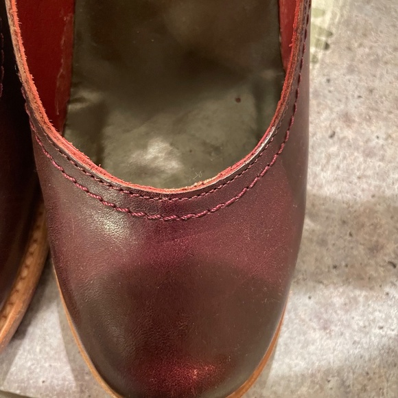 FREE BIRD by STEVEN GORGEOUS wine color with etched leather back PRISTINE - Picture 6 of 7